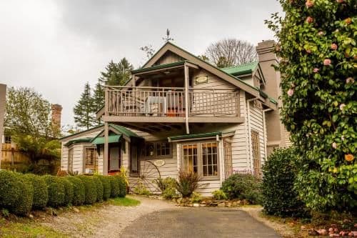 Two-Bedroom Cottage with Spa Bath