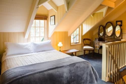 Two-Bedroom Cottage with Spa Bath