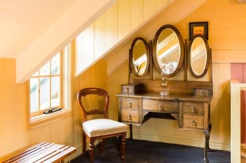 Two-Bedroom Cottage with Spa Bath