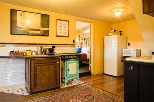 Two-Bedroom Cottage with Spa Bath