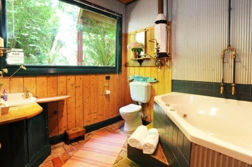 One-Bedroom Cottage with Spa Bath