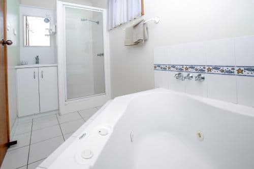 Two-Bedroom Cottage with Spa Bath - Sandpiper