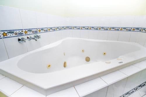 Two-Bedroom Cottage with Spa Bath - Sandpiper