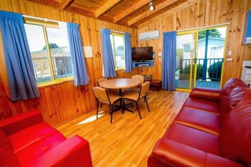 Two-Bedroom Cottage with Spa Bath - Sandpiper