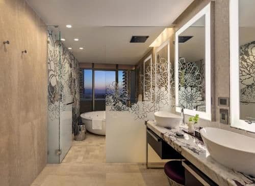 Penthouse Suite with Spa