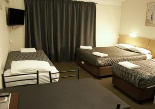 Family Room with 1 Queen and 2 Single Beds
