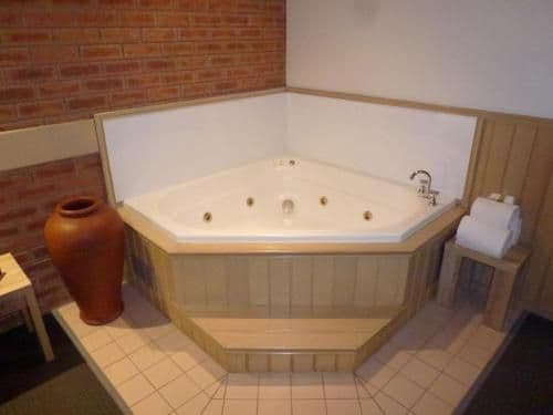 Deluxe Queen Room with Spa Bath