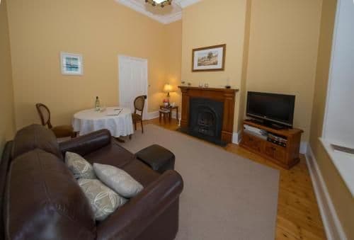 Deluxe Queen Suite with Indoor Spa