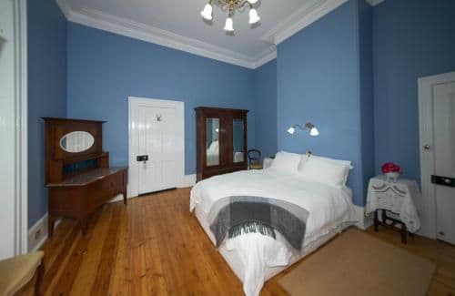 Deluxe Queen Suite with Indoor Spa