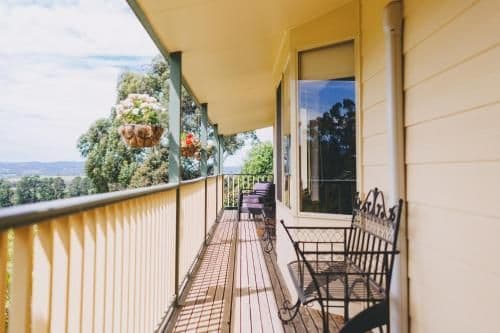 Two-Bedroom Cottage with Garden View