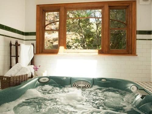 Two-Bedroom Cottage with Hot Tub