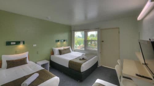 Deluxe Queen Suite