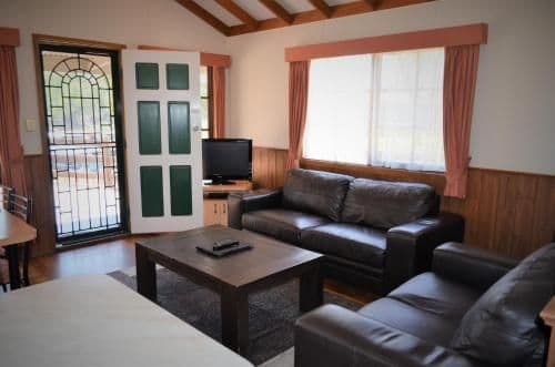 Pioneer Two-Bedroom Cottage with River View