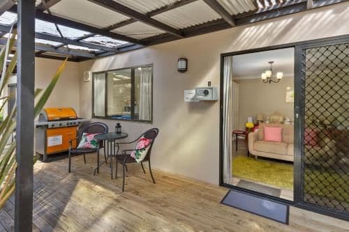 Studio Apartment with Queen Bed