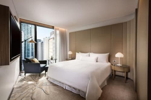 Club King Room with City View - Executive Level