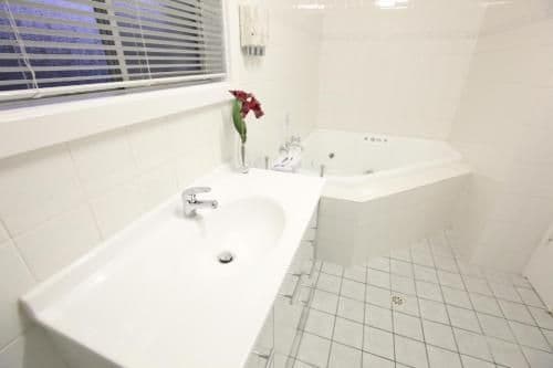 King Room with Spa Bath