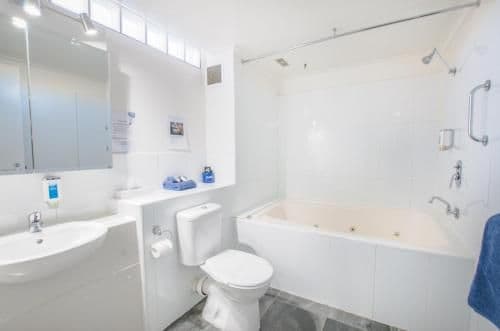 Deluxe Queen Room with Spa Bath