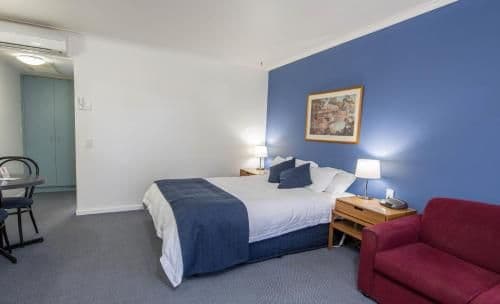 Deluxe Queen Room with Spa Bath