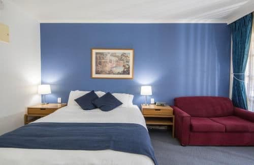 Deluxe Queen Room with Spa Bath