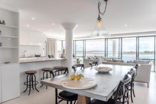 Luxury Two-Bedroom Apartment - Water Front