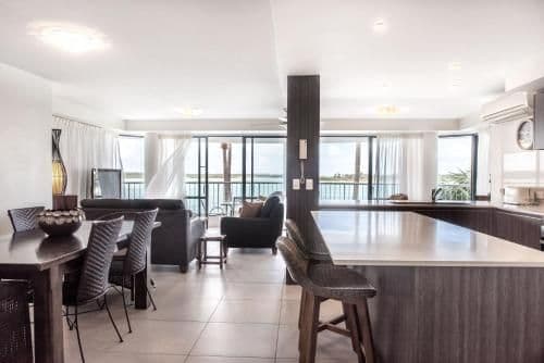 Deluxe Two-Bedroom Apartment - Water Front
