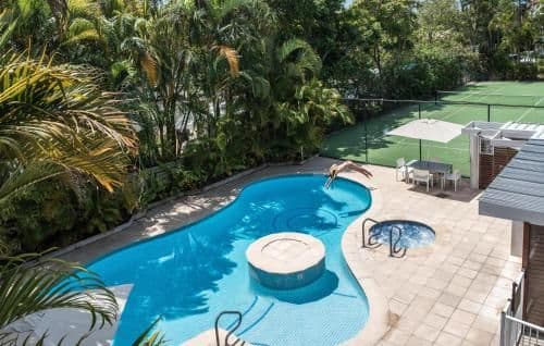 Deluxe Two-Bedroom Apartment with Garden View