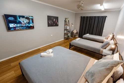 Quadruple Room with Private Bathroom