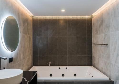 Deluxe Suite with Spa Bath
