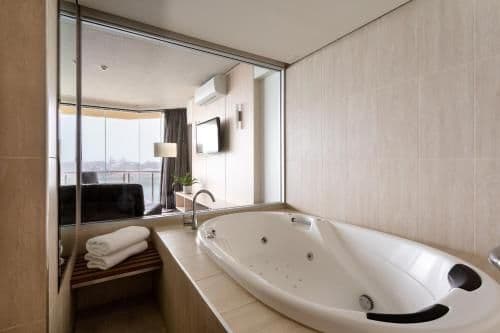 Suite with Spa Bath
