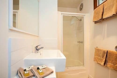 Deluxe Cabin (6 Guests)