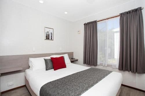 Deluxe Cabin (6 Guests)