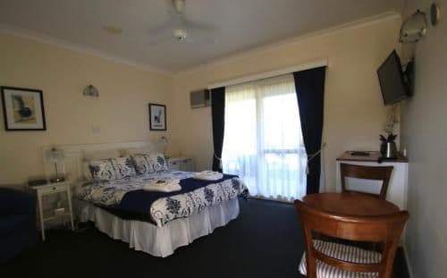 Deluxe Queen Room