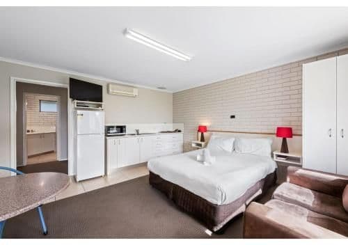 Standard Motel Room - Sleeps 4