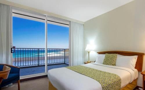 Queen Room with Low Ocean View - Balcony