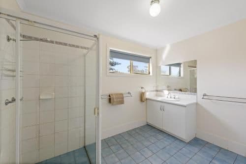 Deluxe 2 Bedroom Cabin - Sleeps 6