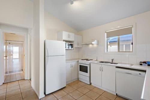 Deluxe 2 Bedroom Cabin - Sleeps 6