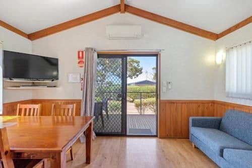 Superior 2 Bedroom Cabin - Sleeps 6