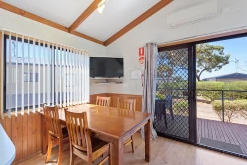 Superior 2 Bedroom Cabin - Sleeps 6