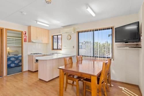 Superior 2 Bedroom Cabin - Sleeps 5