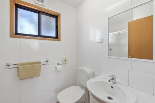 Superior 2 Bedroom Cabin - Pet Friendly