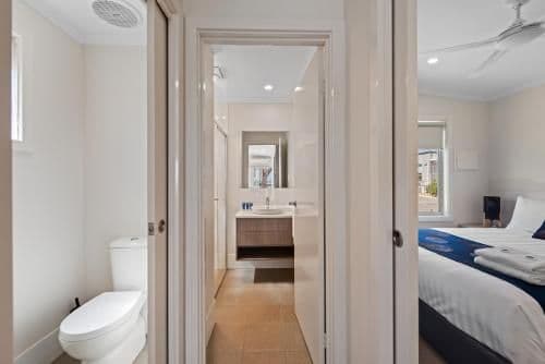 Deluxe 2 Bedroom Cabin - Sleeps 6