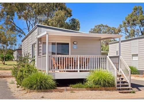 Deluxe 2 Bedroom Cabin - Sleeps 6