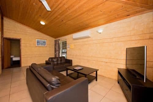 Deluxe 3 Bedroom Waterfront Cabin