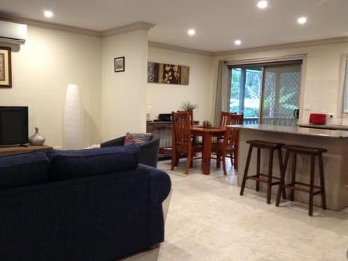 Self-Contained Cottage with Spa Bath - Forestview Cottage