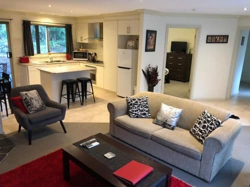 Self-Contained Cottage with Spa Bath - Redgum Cottage