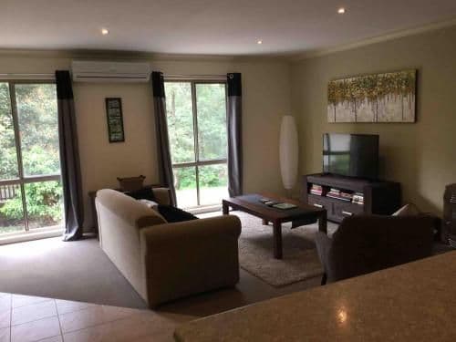 Self-Contained Cottage with Spa Bath - Redgum Cottage
