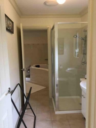 Self-Contained Cottage with Spa Bath - Redgum Cottage