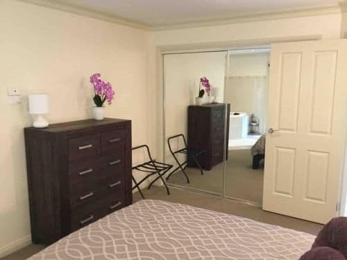 Self-Contained Cottage with Spa Bath - Redgum Cottage