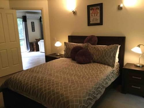 Self-Contained Cottage with Spa Bath - Redgum Cottage