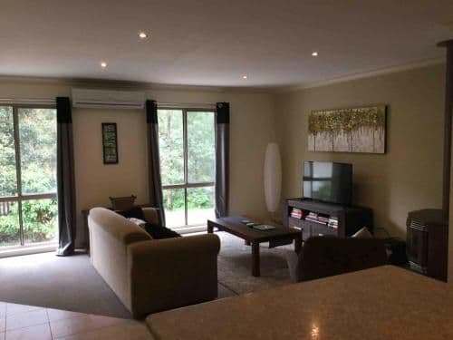 Self-Contained Cottage with Spa Bath - Redgum Cottage